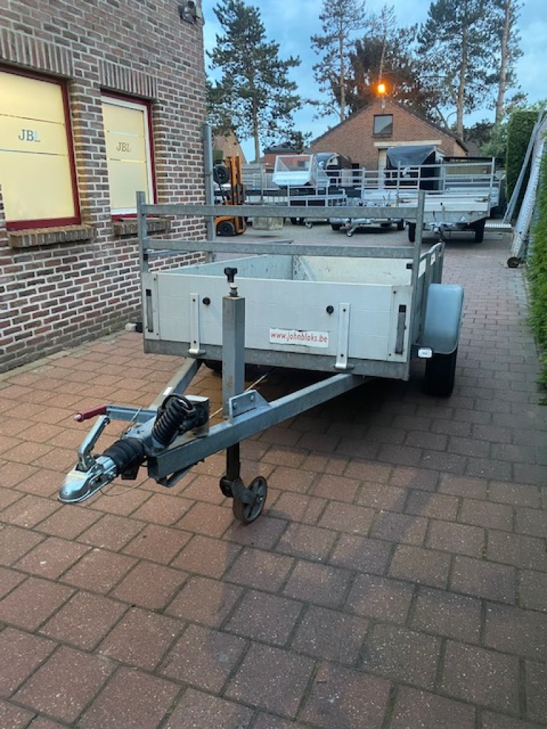Verhuur geremde bakwagen