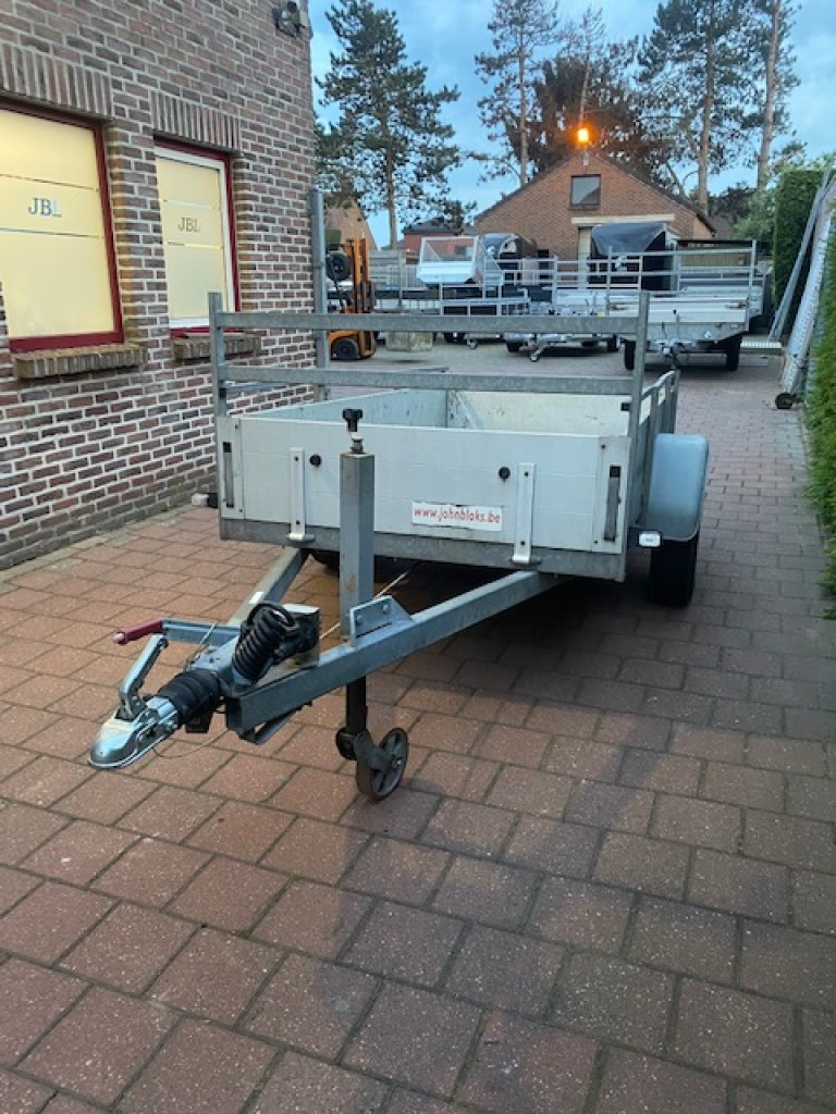 Verhuur geremd bakwagen aluminium 