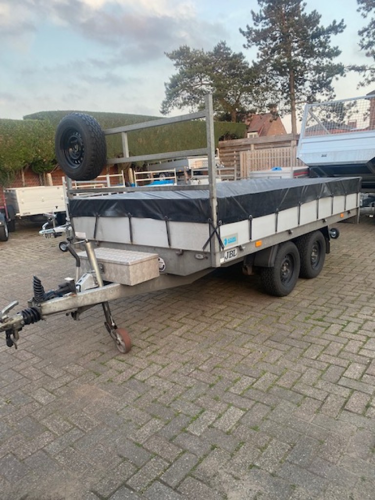 Plateau aanhangwagen te huur 